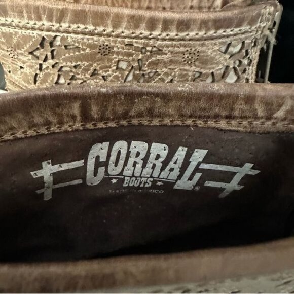 Corral Women's Taupe Laser-Cut Short Top Round Toe Boots Size 7 - Picture 8 of 14